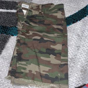 Forever 21 camo skirt